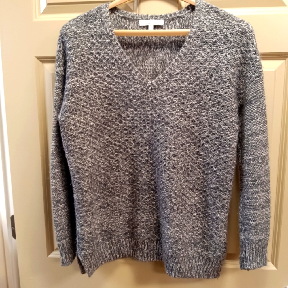 Ellen Tracy Company Heathered Gray V-neck sweater - size large